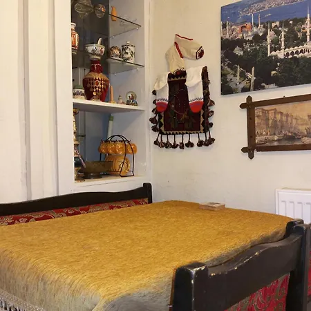 Apartment 2 Bedroom Ground Floor Great Location Istanbul