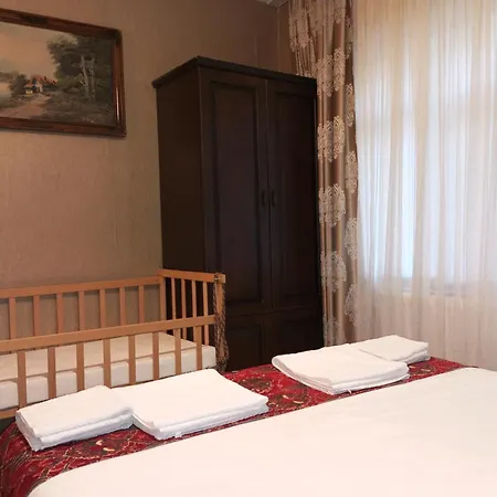 2 Bedroom Ground Floor Great Location Apartment