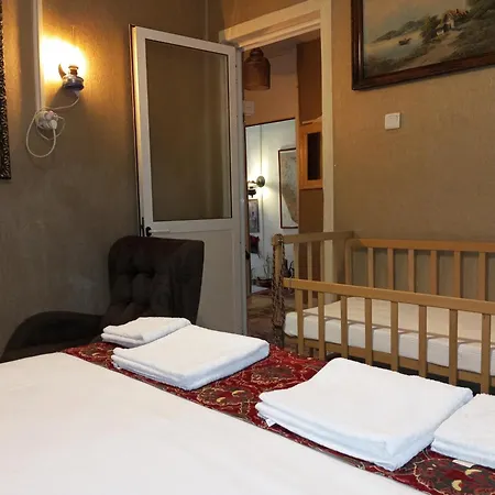 2 Bedroom Ground Floor Great Location * Istanbul